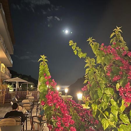 Karos Hotel Llaman Himare Bagian luar foto