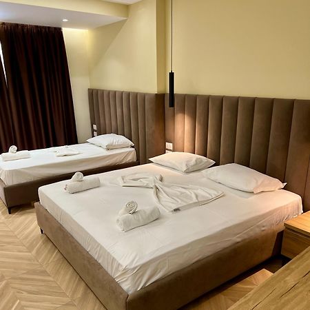 Karos Hotel Llaman Himare Bagian luar foto