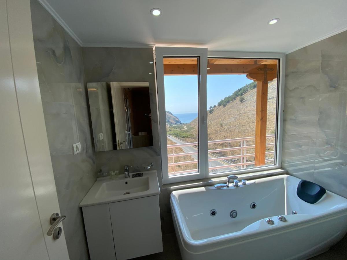 Karos Hotel Llaman Himare Bagian luar foto
