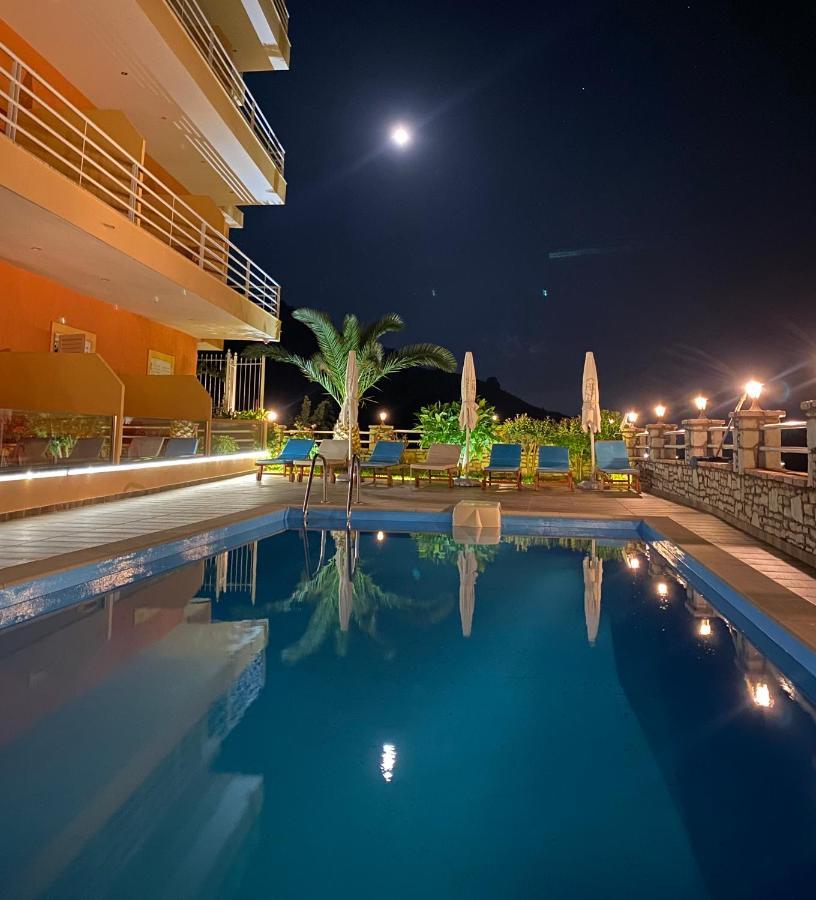 Karos Hotel Llaman Himare Bagian luar foto