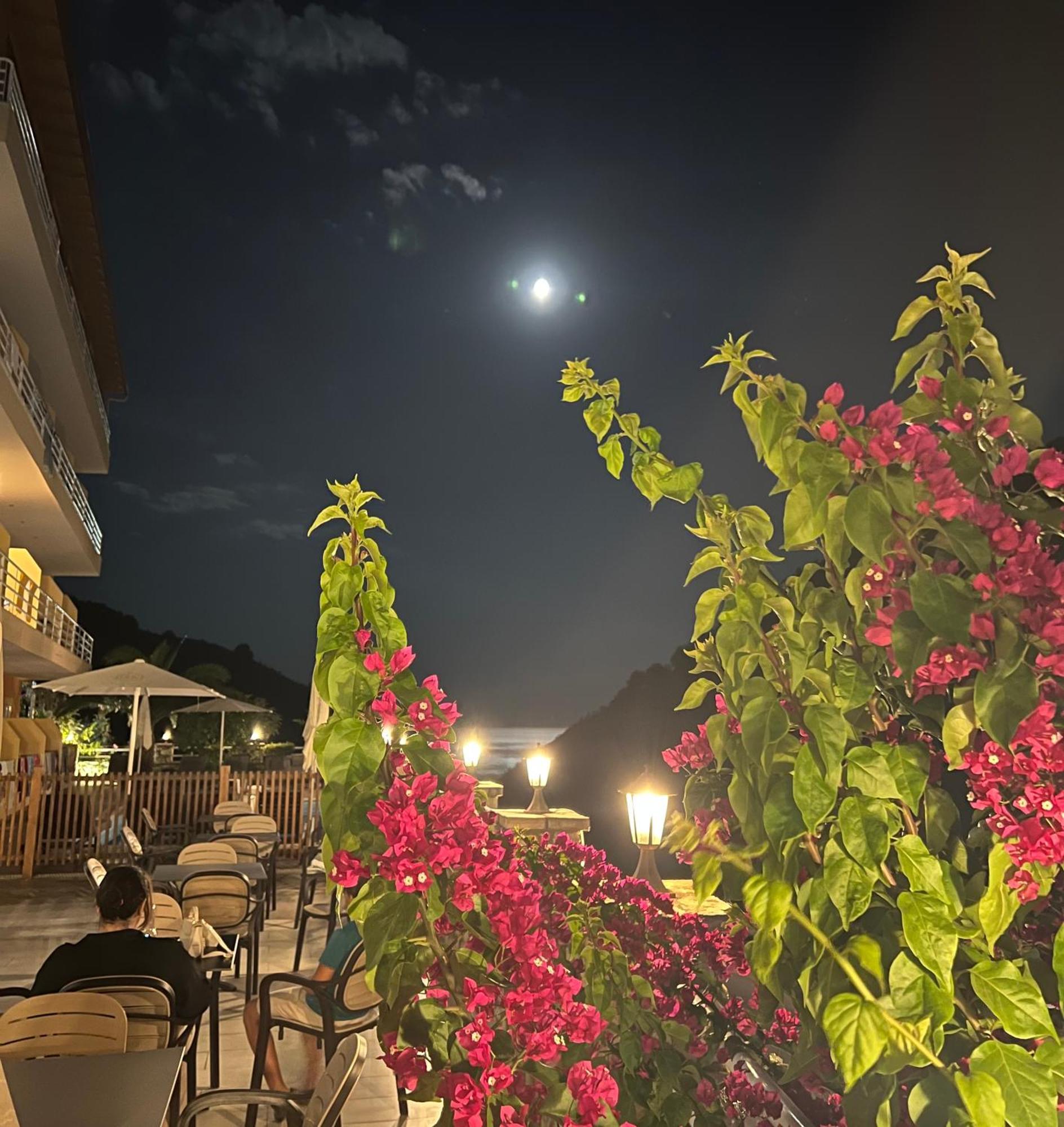 Karos Hotel Llaman Himare Bagian luar foto