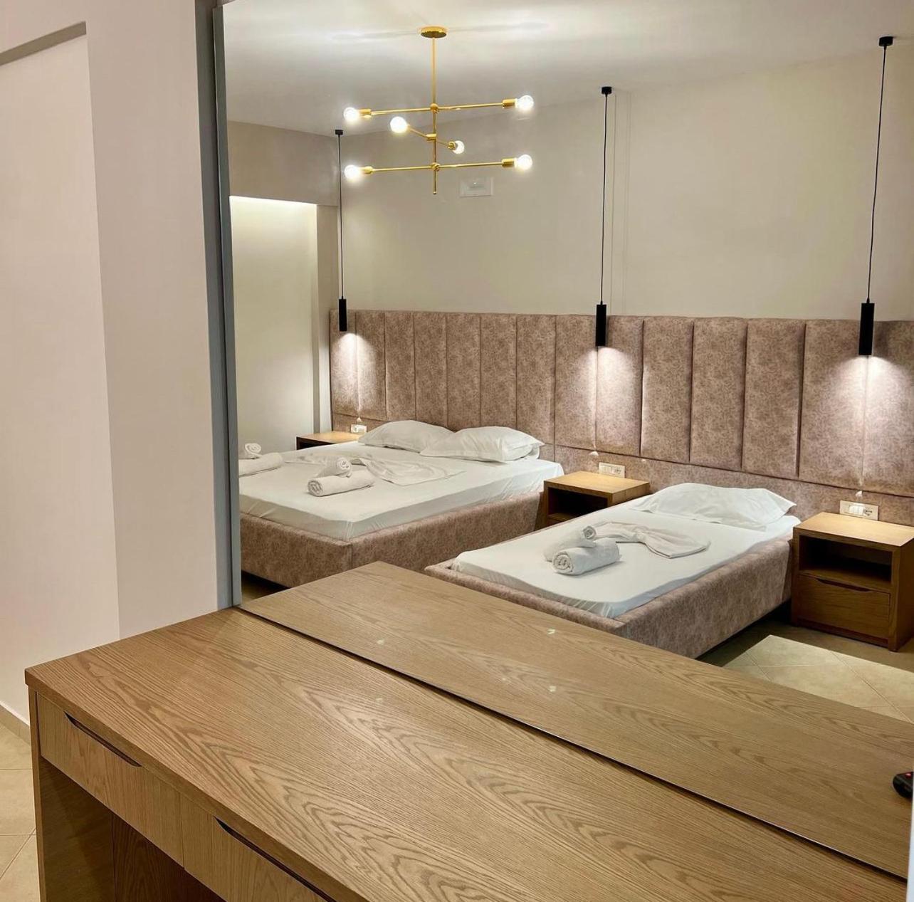 Karos Hotel Llaman Himare Bagian luar foto