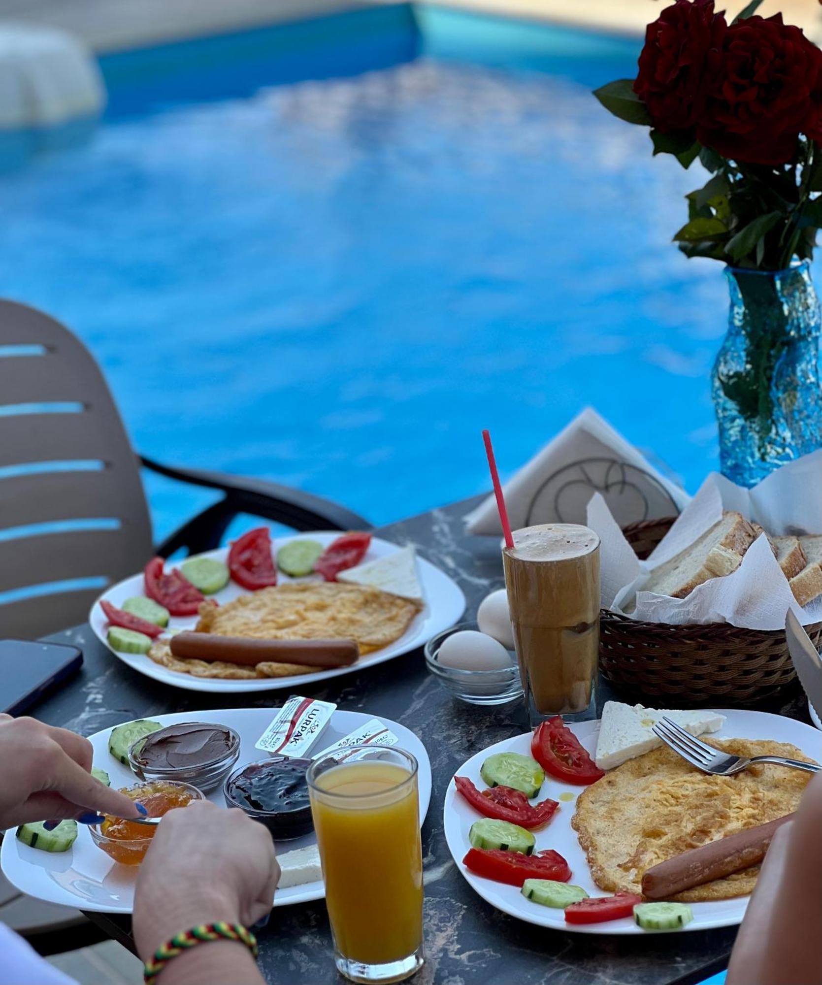 Karos Hotel Llaman Himare Bagian luar foto