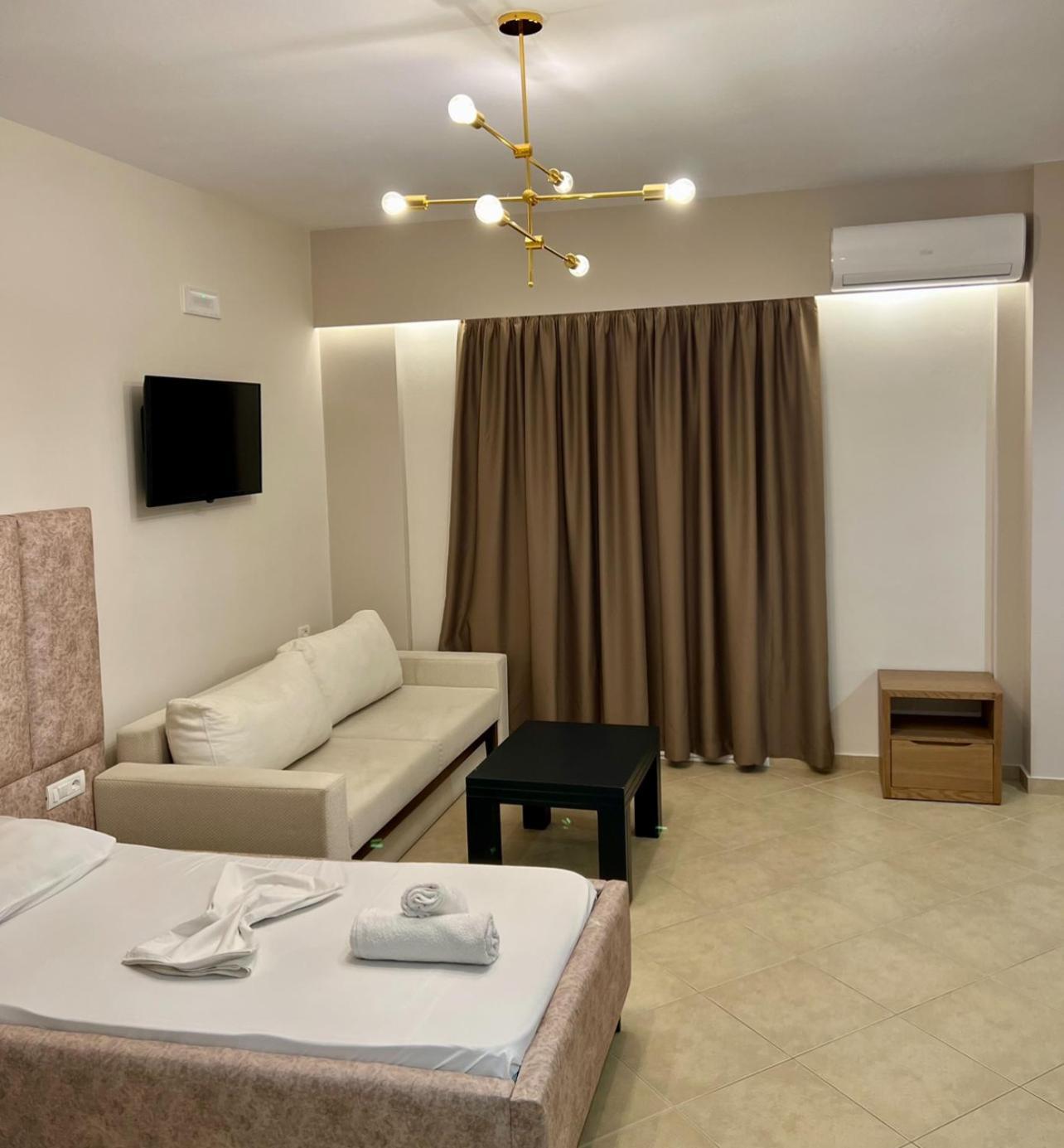 Karos Hotel Llaman Himare Bagian luar foto
